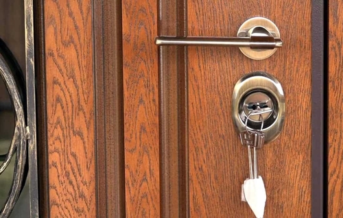 Ручка и замок Ручка и замок