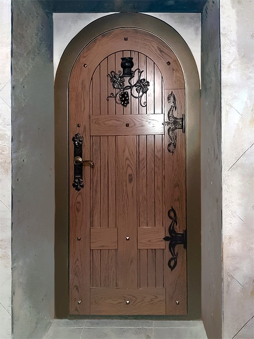 Арочная дверь с внутренней стороны Арочная дверь с внутренней стороны