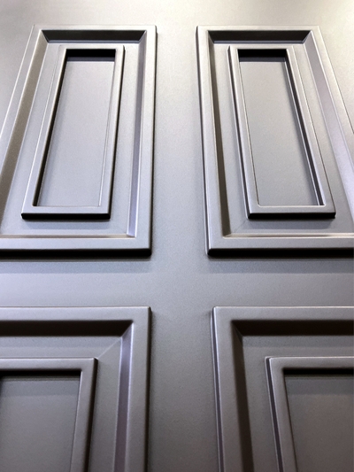 Хит сезона: красивые и практичные входные двери с металлобагетом