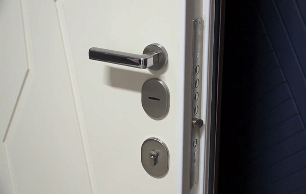 Ручка и замки