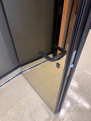 Черная фурнитура