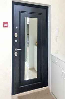 МДФ с зеркальной панелью на внутренней стороне