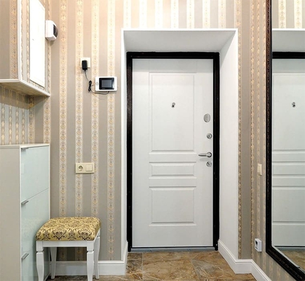 Классический интерьер / дверь белый МДФ