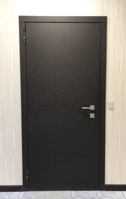 Дверь с имитацией темного шпона