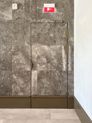 Дверь с отделкой под керамогранит