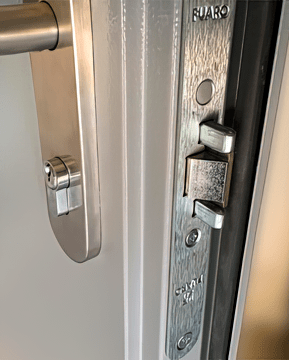 Ручка и замок Ручка и замок