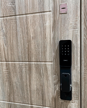 Двери с электронным замком Двери с электронным замком