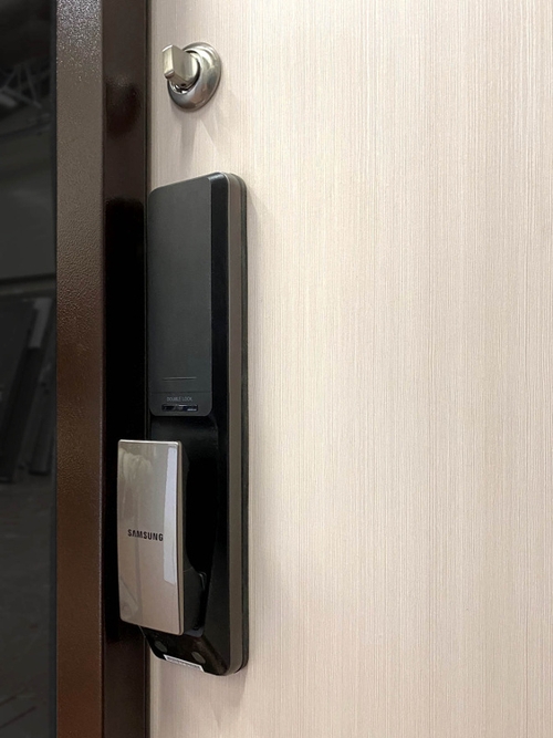 Электронный замок, фото сзади