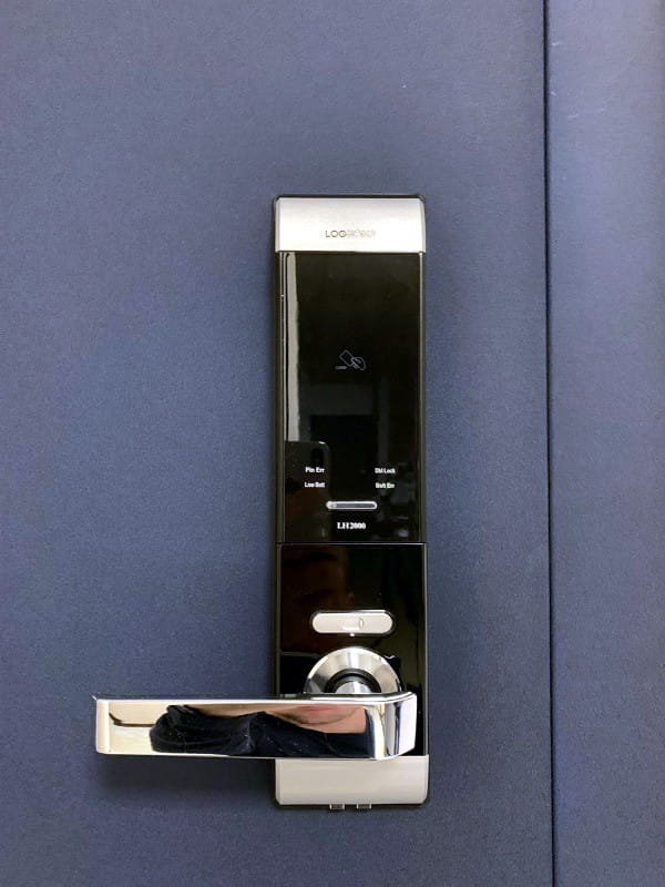 Электронный замок снаружи Электронный замок снаружи