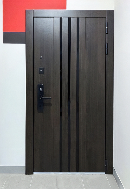 Квартирная дверь со smart-замком