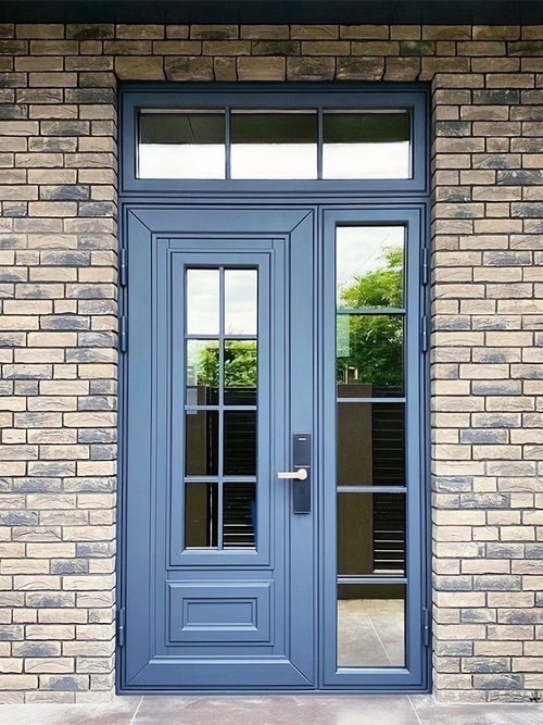 Остекленная коттеджная дверь