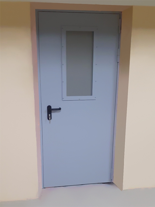 Остекленная дверь, фото снаружи (ул. Новый Арбат)