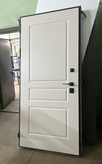 Изготовили и установили в январе: двери в квартиру «СТАЛЬ-ГРУПП»