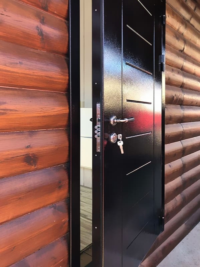 Изготовление и установка входных дверей в частных домах в Подмосковье