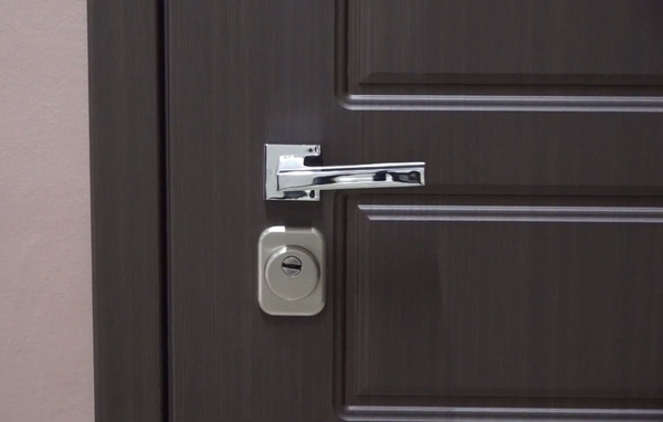 Ручка и замок Ручка и замок