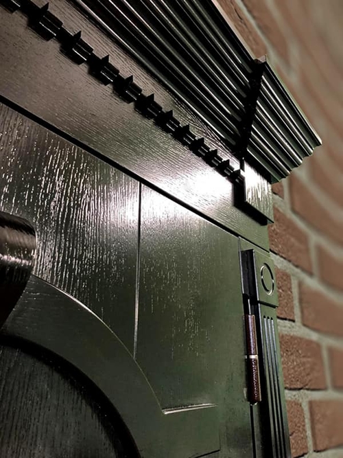 Резной карниз Резной карниз