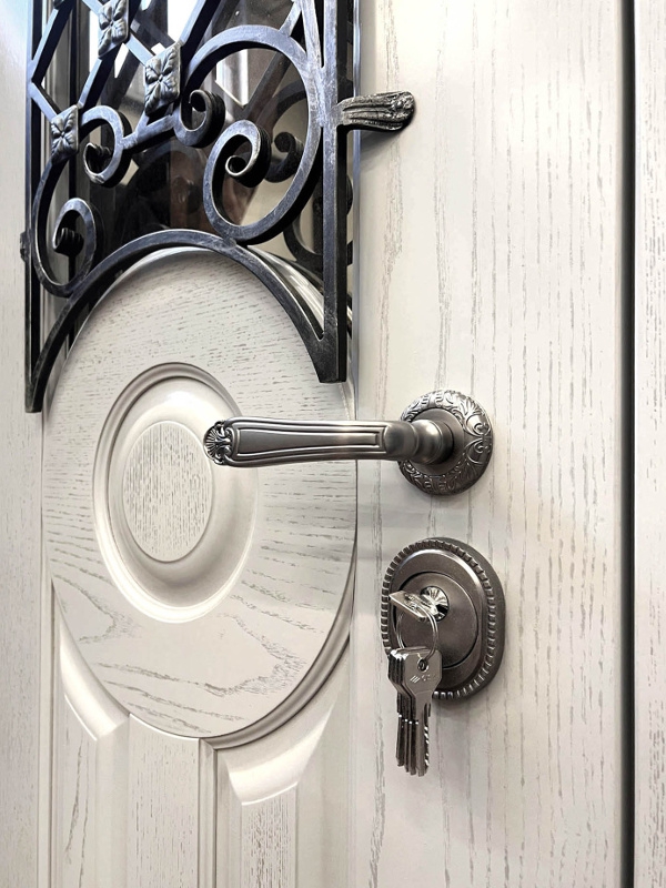 Ручка и броненакладка Ручка и броненакладка