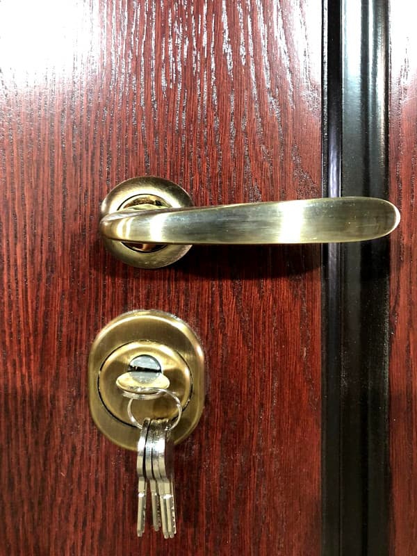 Ручка и замок Ручка и замок