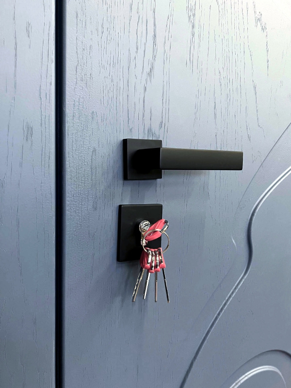 Ручка и замок, фото спереди Ручка и замок, фото спереди