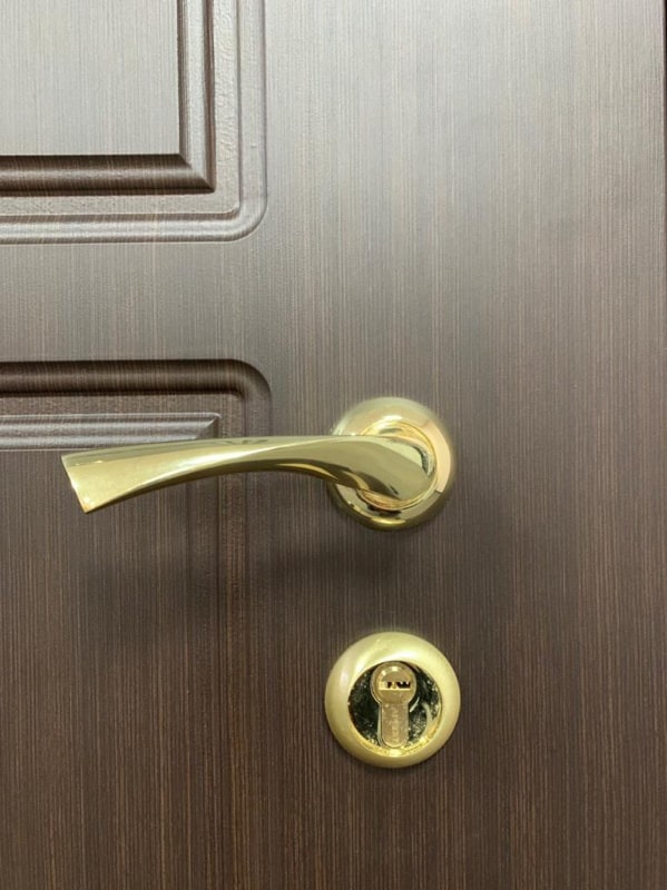 Ручка с внешней стороны Ручка с внешней стороны