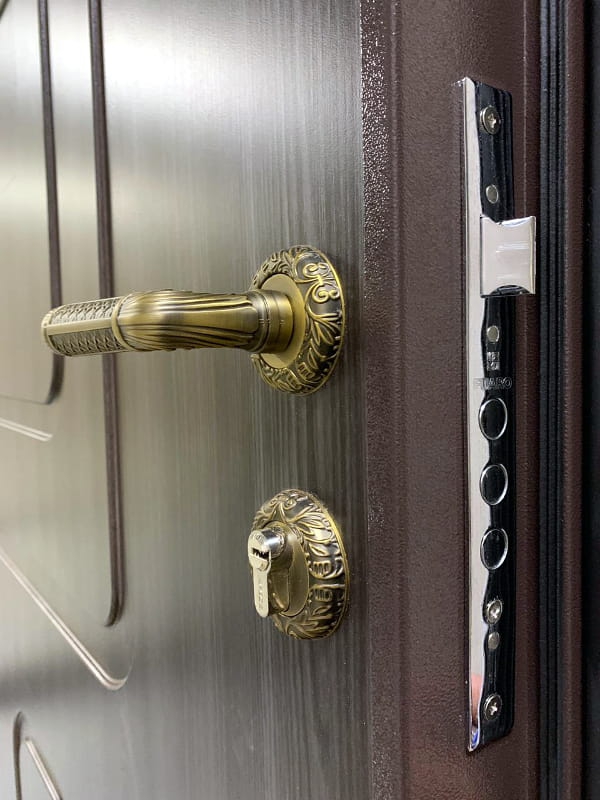 Ручка с внутренней стороны Ручка с внутренней стороны