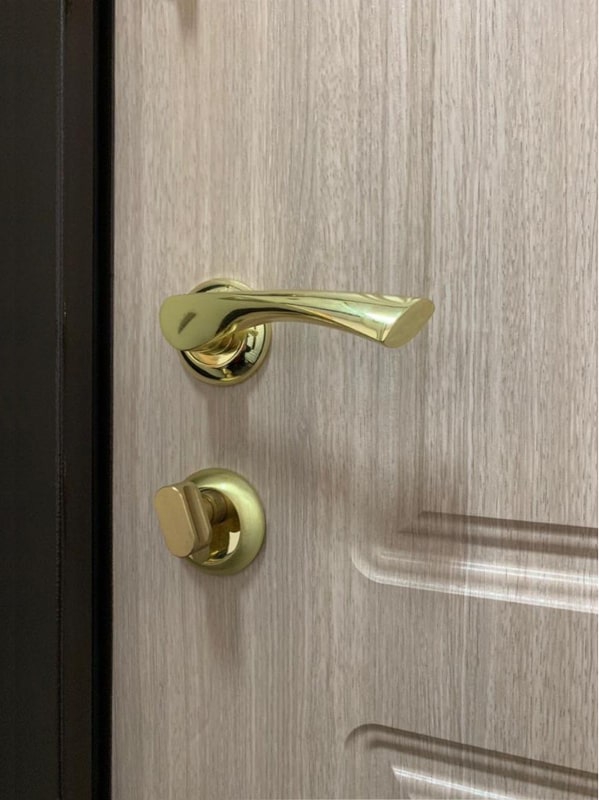 Ручка с внутренней стороны Ручка с внутренней стороны