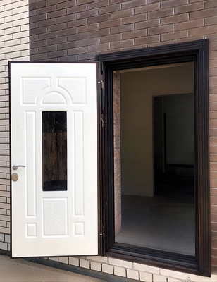 Утепленная дверь в доме с МДФ Утепленная дверь в доме с МДФ