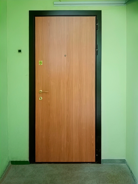 Входная дверь с отделкой ламинатом (д. Лешково) Входная дверь с отделкой ламинатом (д. Лешково)