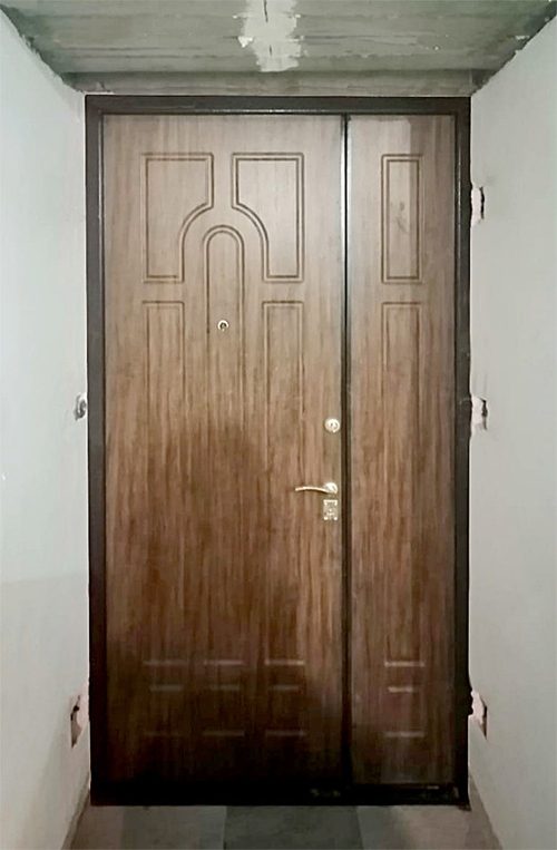 Внутренняя сторона подъездной двери (г. Истра) Внутренняя сторона подъездной двери (г. Истра)