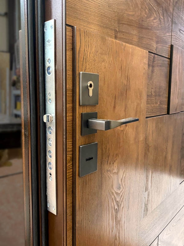 Замки и ручка, вид изнутри Замки и ручка, вид изнутри