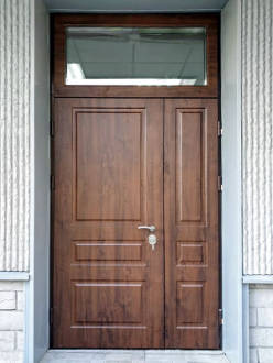 Дверь с верхней фрамугой Дверь с верхней фрамугой