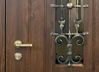 Обзор арочной двери с отбойником